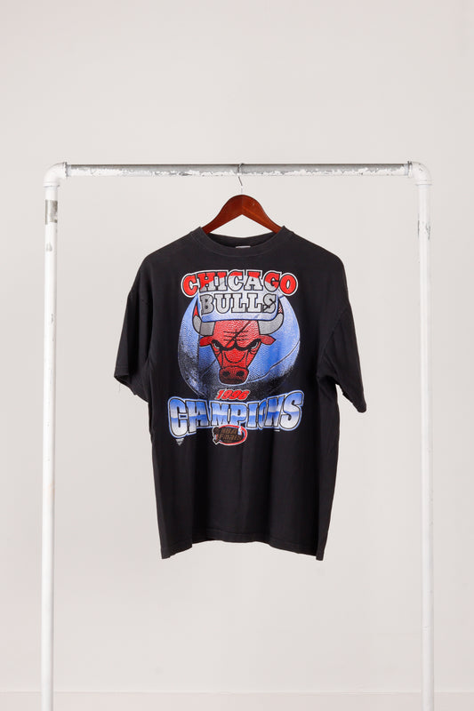 Vintage 1996 Chicago Bulls 'Champions Basketball Emblem' T-Shirt