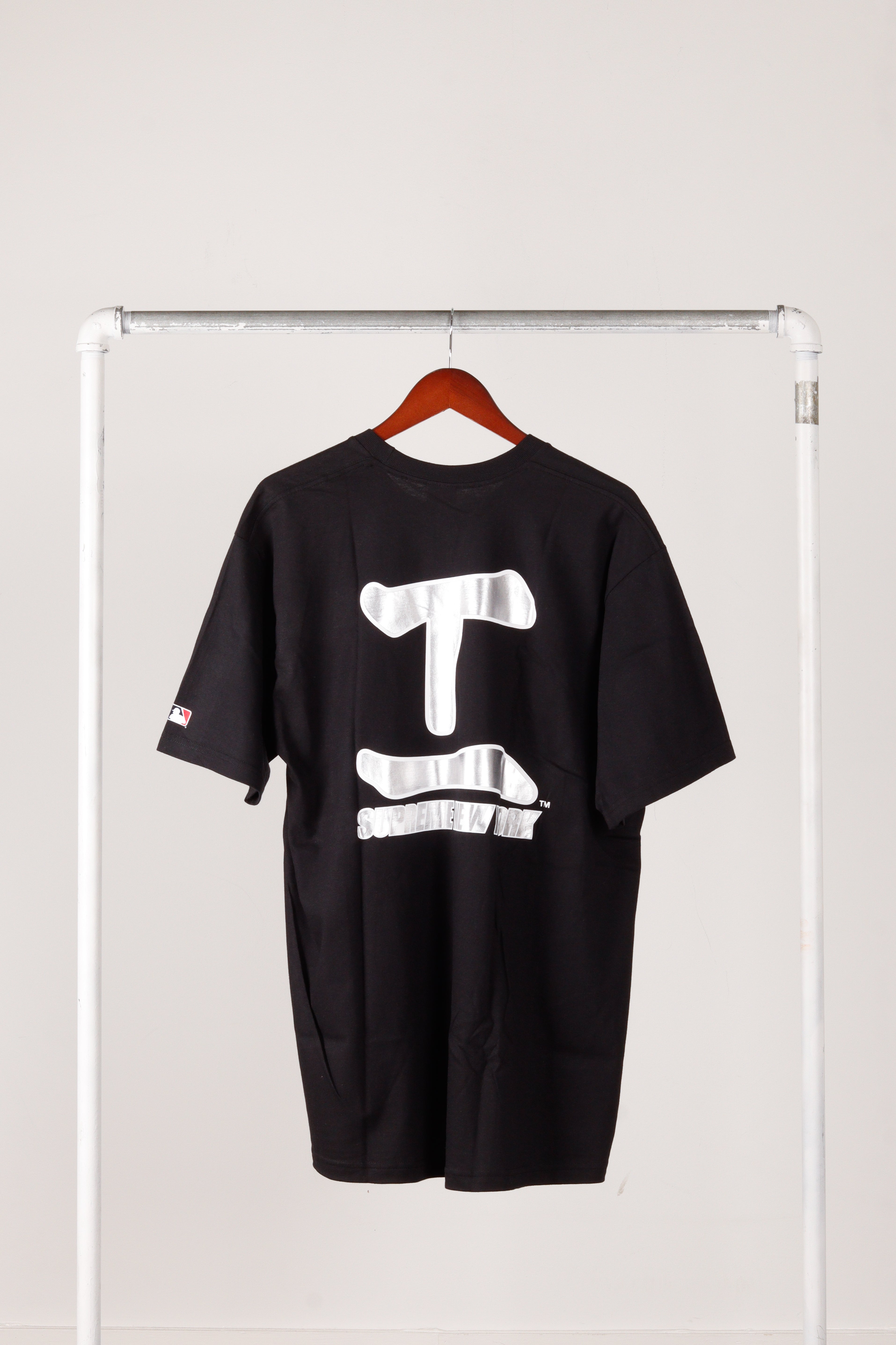 Supreme x MLB FW22 'Chicago White Sox Kanji Teams' T-Shirt
